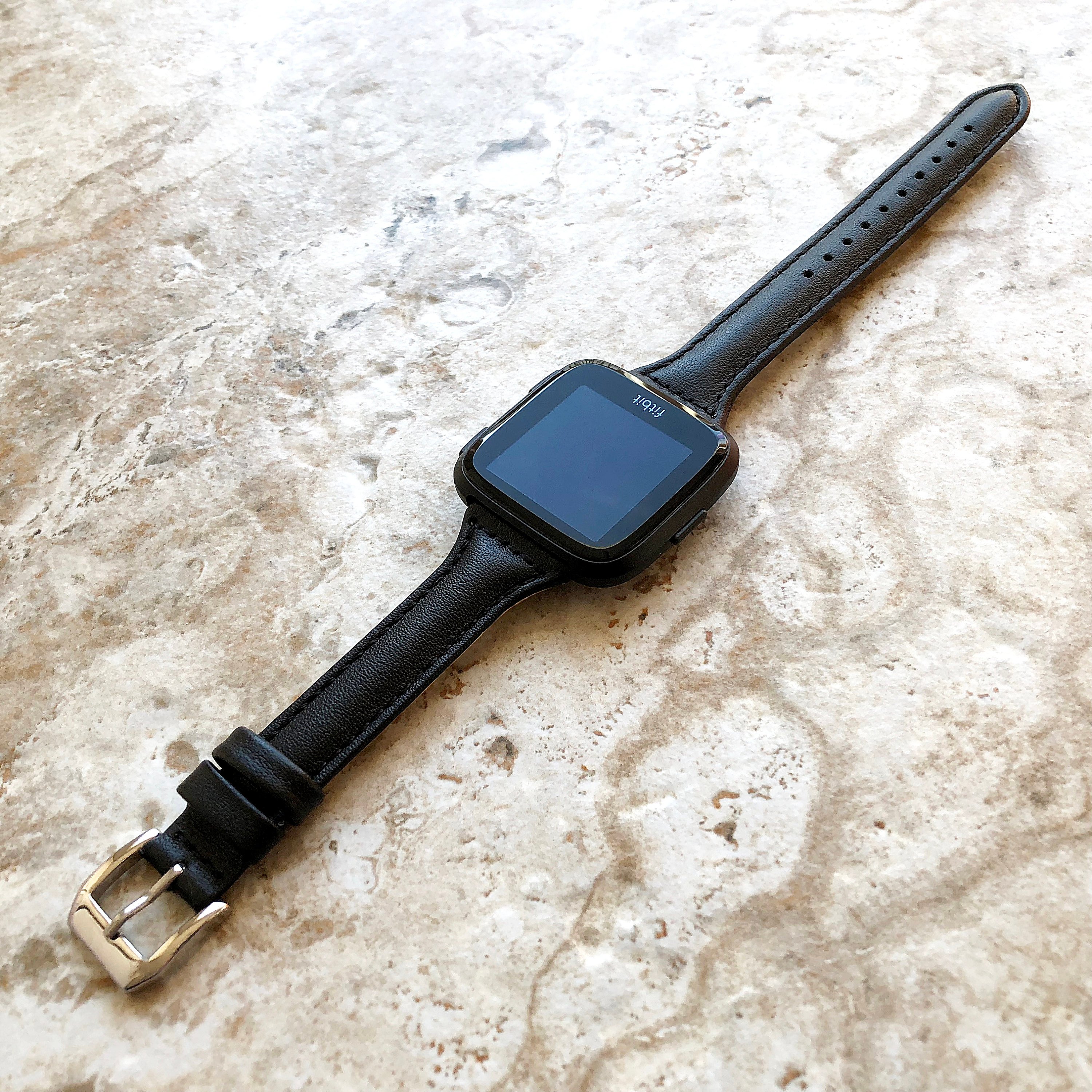 attaching fitbit versa band