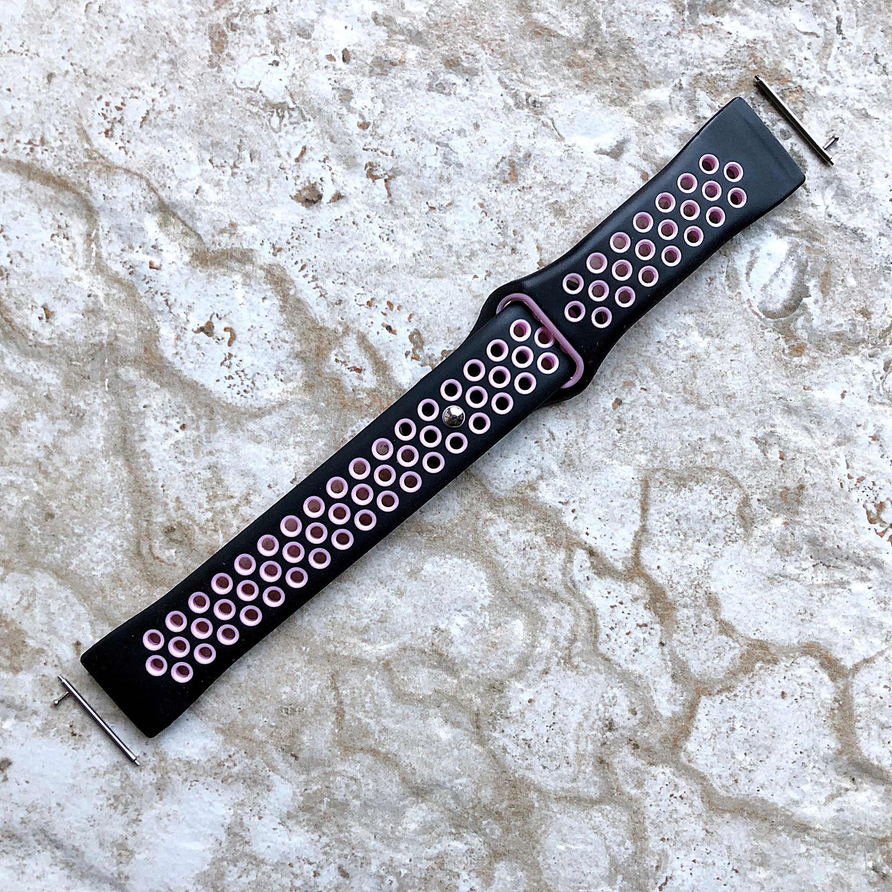 fitbit versa black with pink band