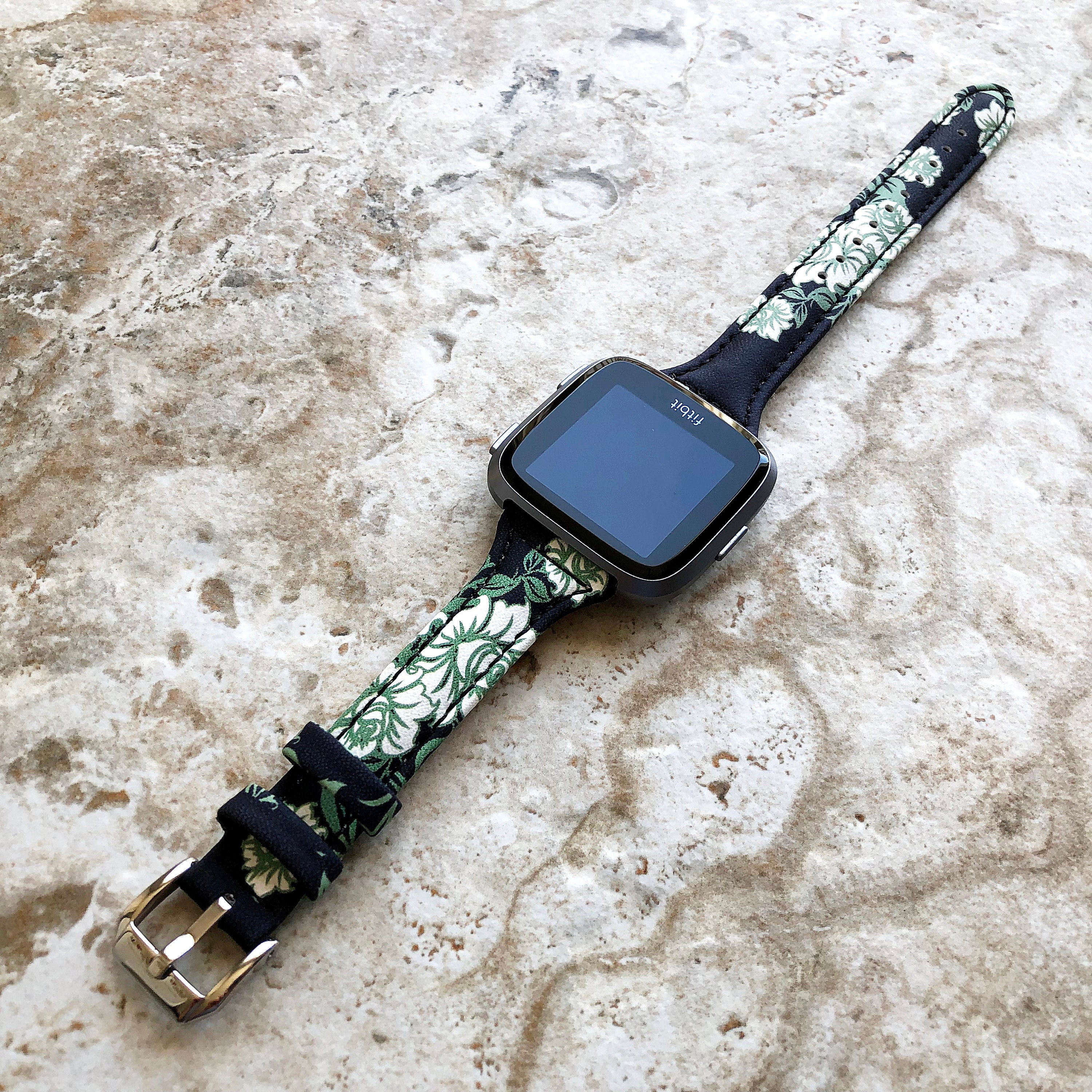 fitbit versa attaching band
